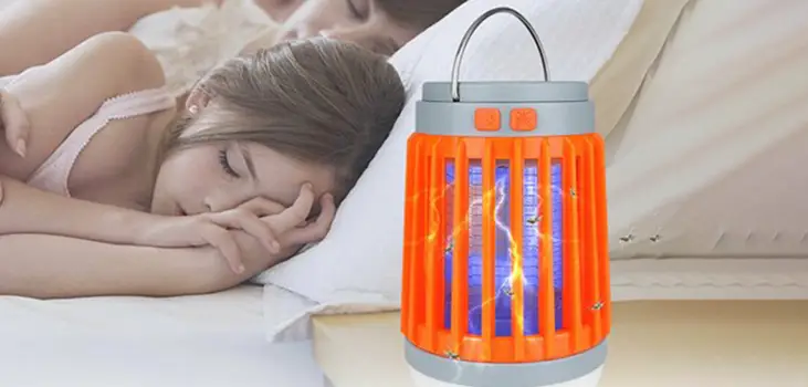 Mozz Guard next to a girl while sleeping